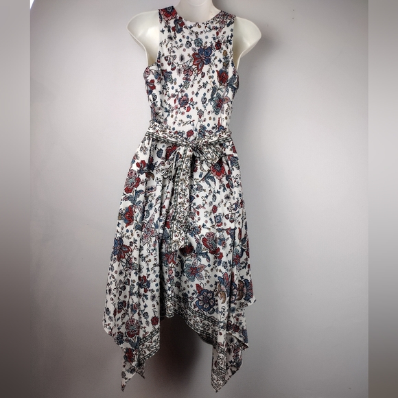 Beautiful handkerchief dress - Picture 4 of 15